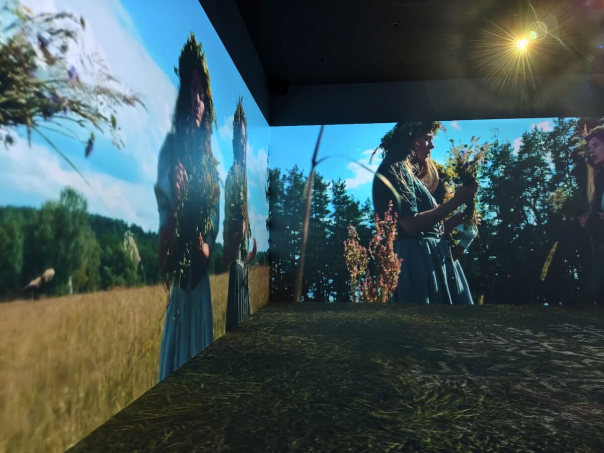 神奈川県横浜市・山下ふ頭4号上屋、2025年12月20日（土）～2026年3月31日（火）「THE MOVEUM YOKOHAMA by TOYOTA GROUP」スタジオプログラム「LISTEN. ONE MOMENT」3