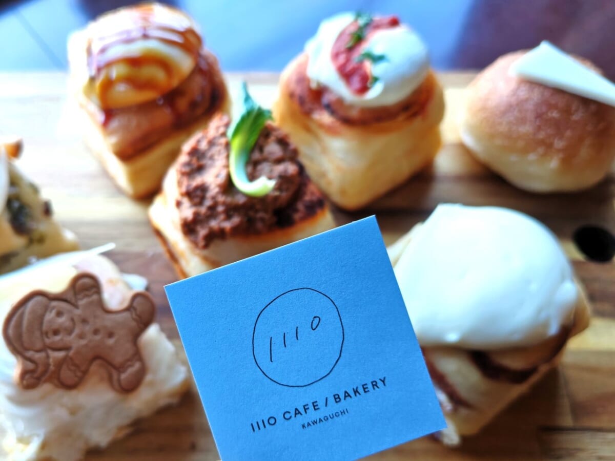 埼玉県川口市・プラントベース・カフェ「1110 CAFE/BAKERY」ロールパンとショップカード2