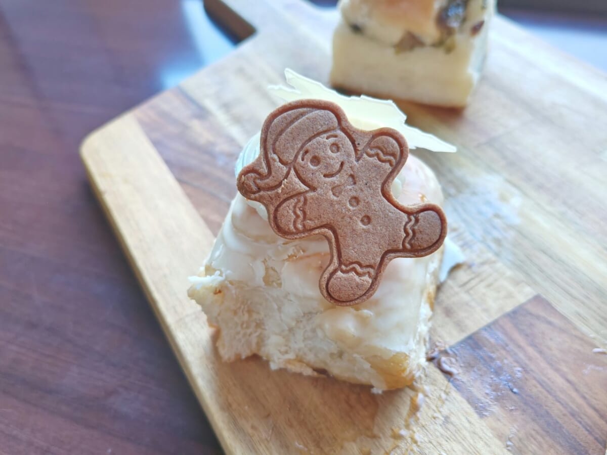 埼玉県川口市・プラントベース・カフェ「1110 CAFE/BAKERY」ロールパン（期間限定ホワイトホリデーロール）