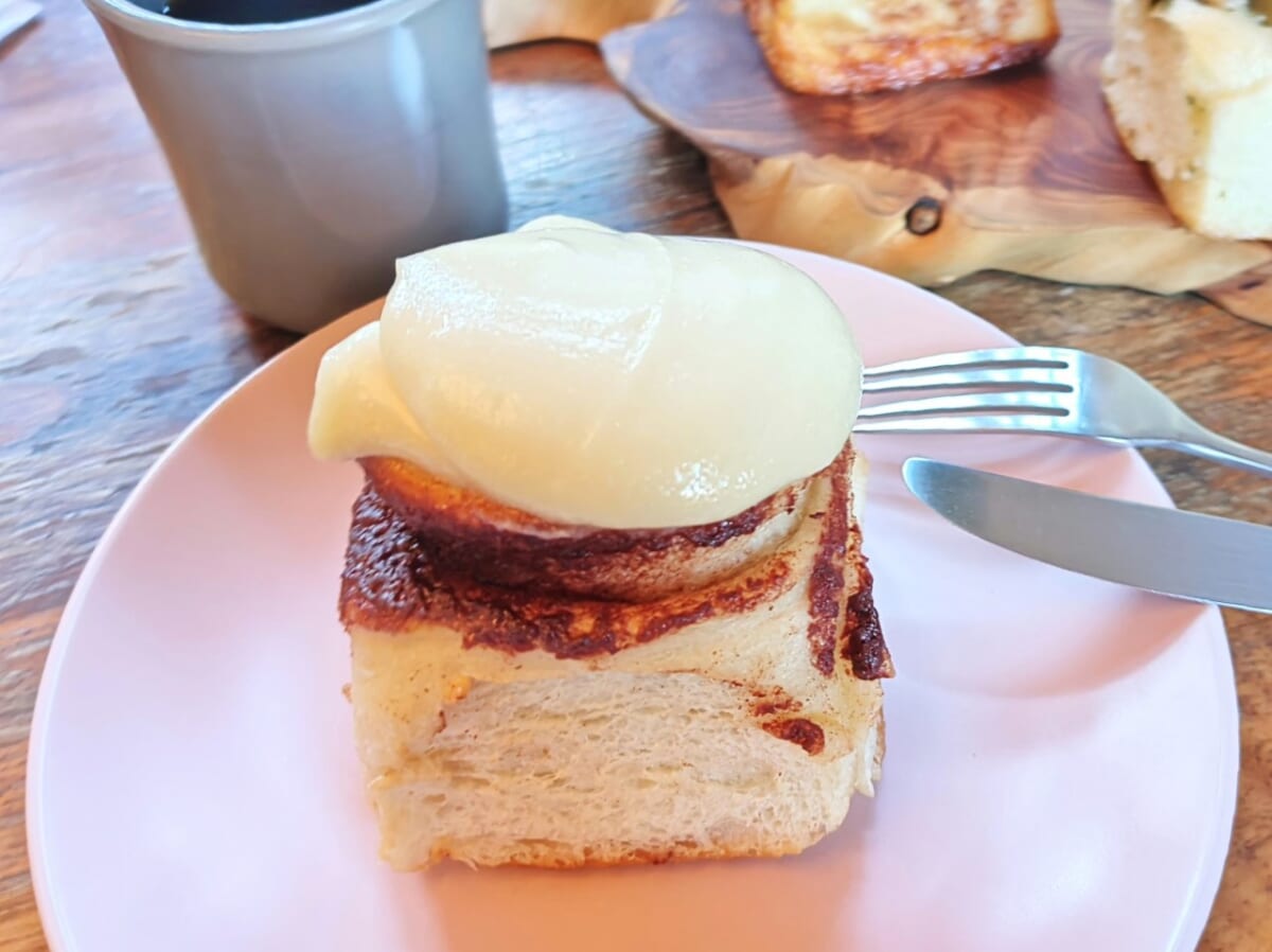 埼玉県川口市・プラントベース・カフェ「1110 CAFE/BAKERY」ロールパン（ザ・シナモンロール）