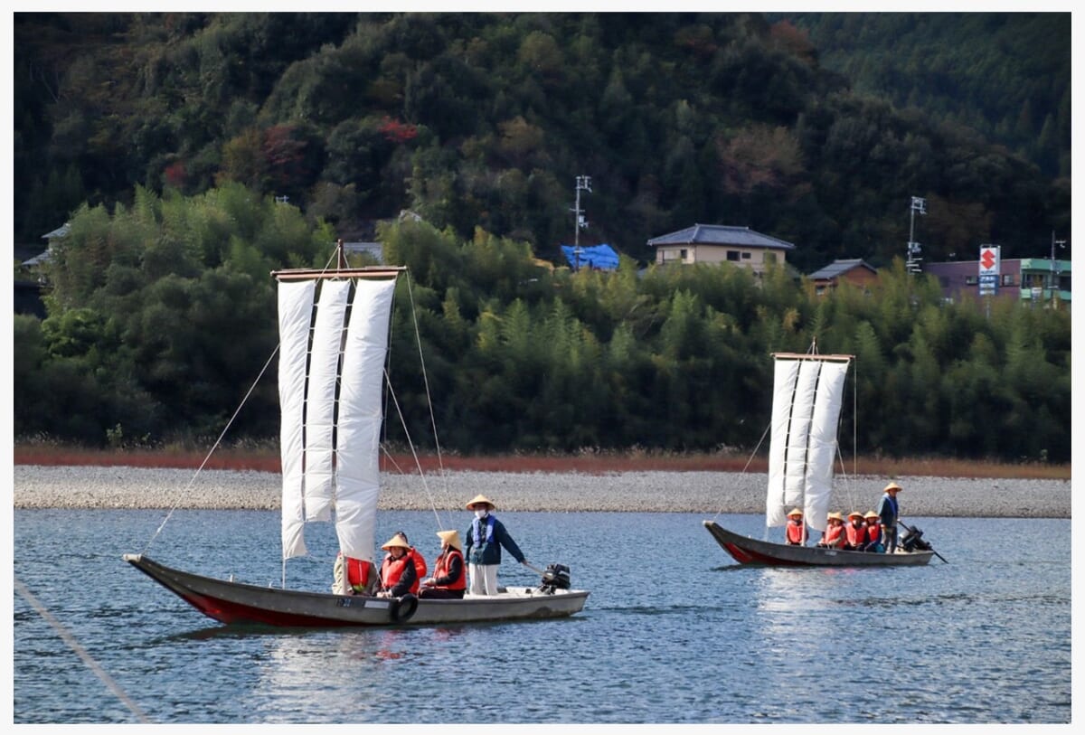 三反帆　航海中