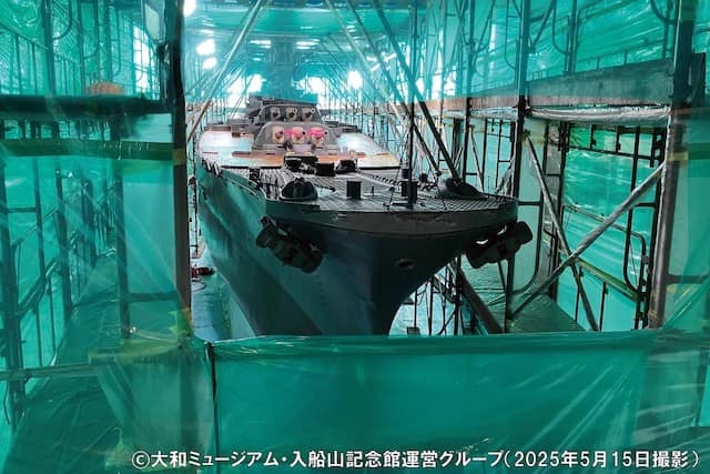 リニューアルオープン「大和ミュージアム」改修中の10分の1戦艦「大和」