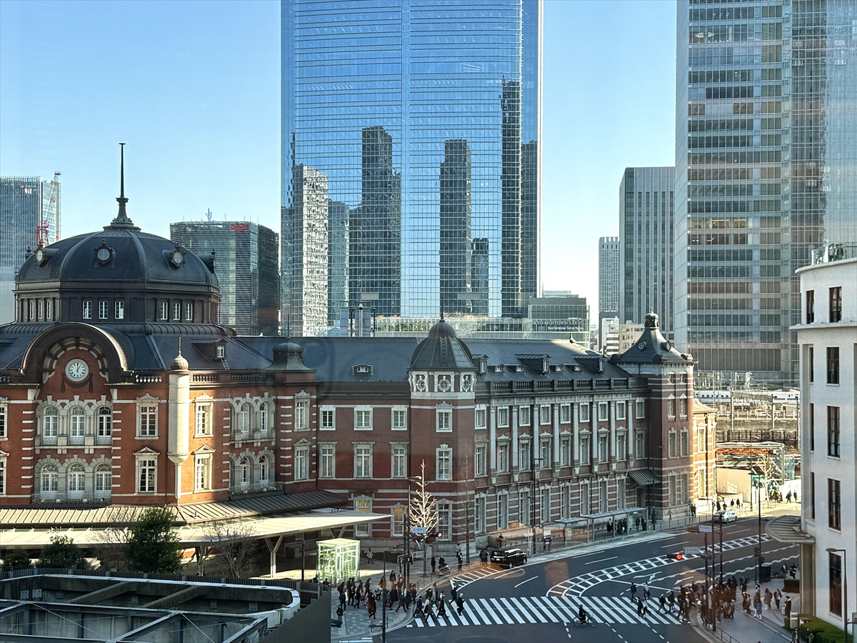 CHATTERBOX CAFÉ 丸の内店　店内から東京駅が見える