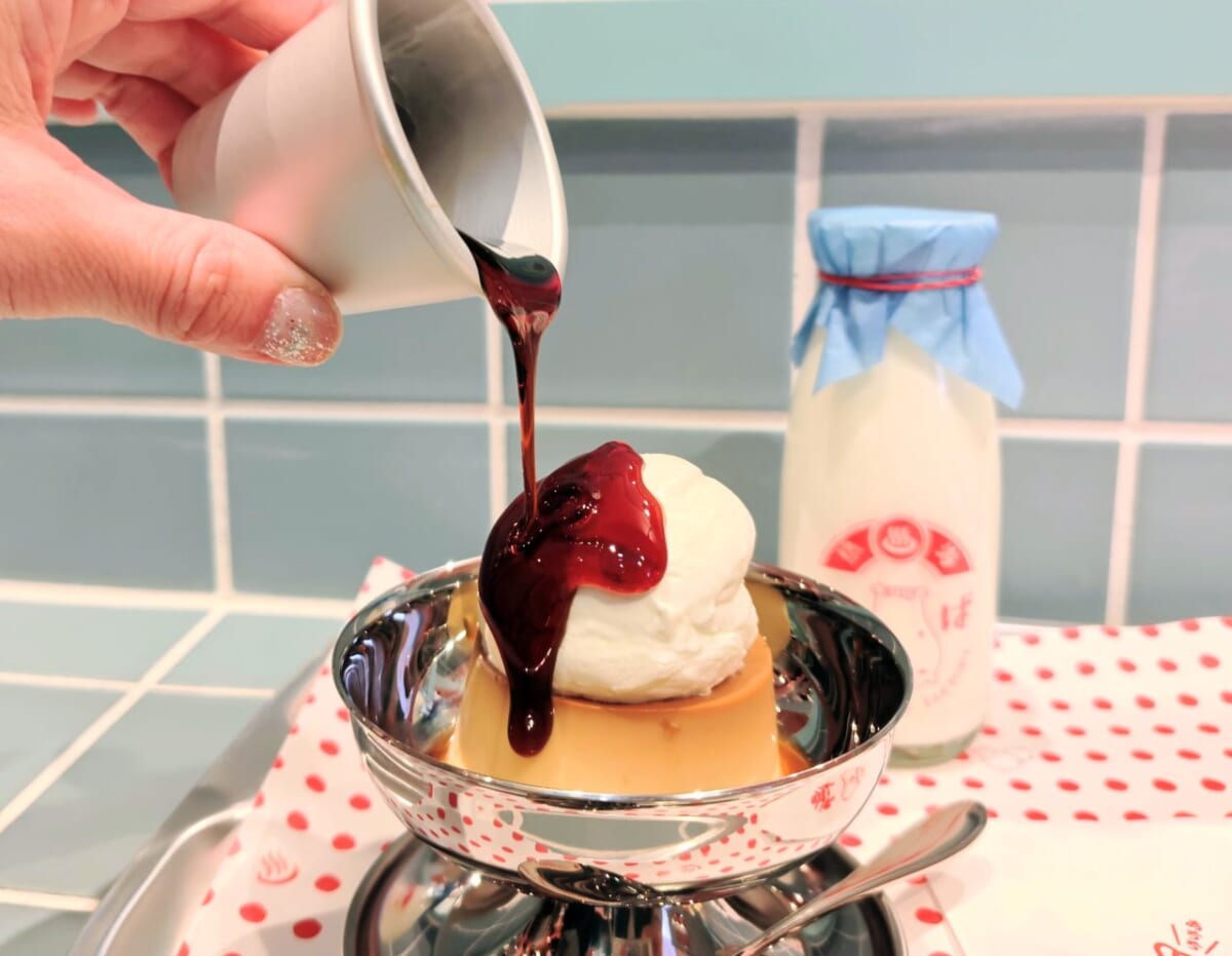 静岡県熱海市・「熱海プリンファクトリー」出来立て 皿プリン（カラメル）