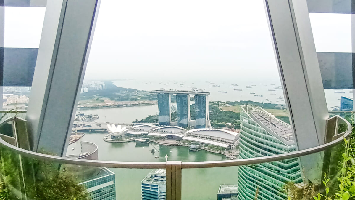 【入場無料】シンガポールオフィス街の高層ビルで天空のオアシスを見つける