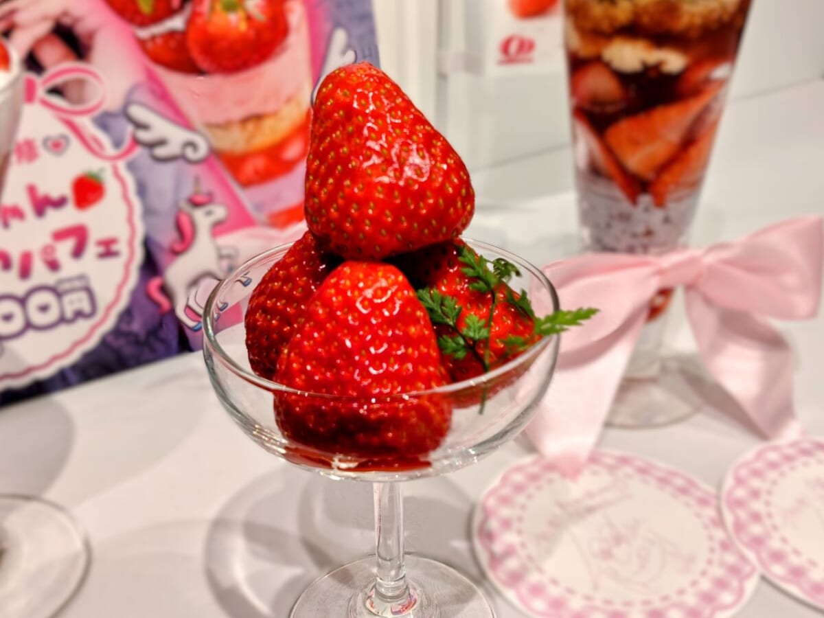 東京都港区・「とっとり・おかやま新橋館（2階ビストロ・カフェ「ももてなし家）」の「晴苺スイーツフェア2026」そのまんま晴苺