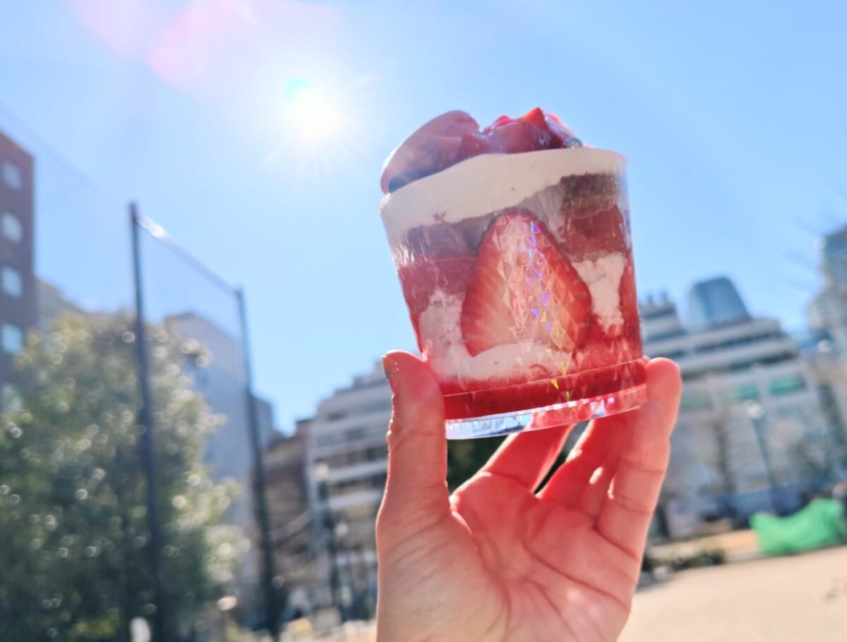 東京都江戸川区・「フォーシーズンズカフェ」の「晴苺スイーツフェア2026」晴苺トライフル3