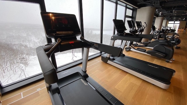 北海道ニセコ・花園にオープンした「シャレーアイビーワイス」ジム