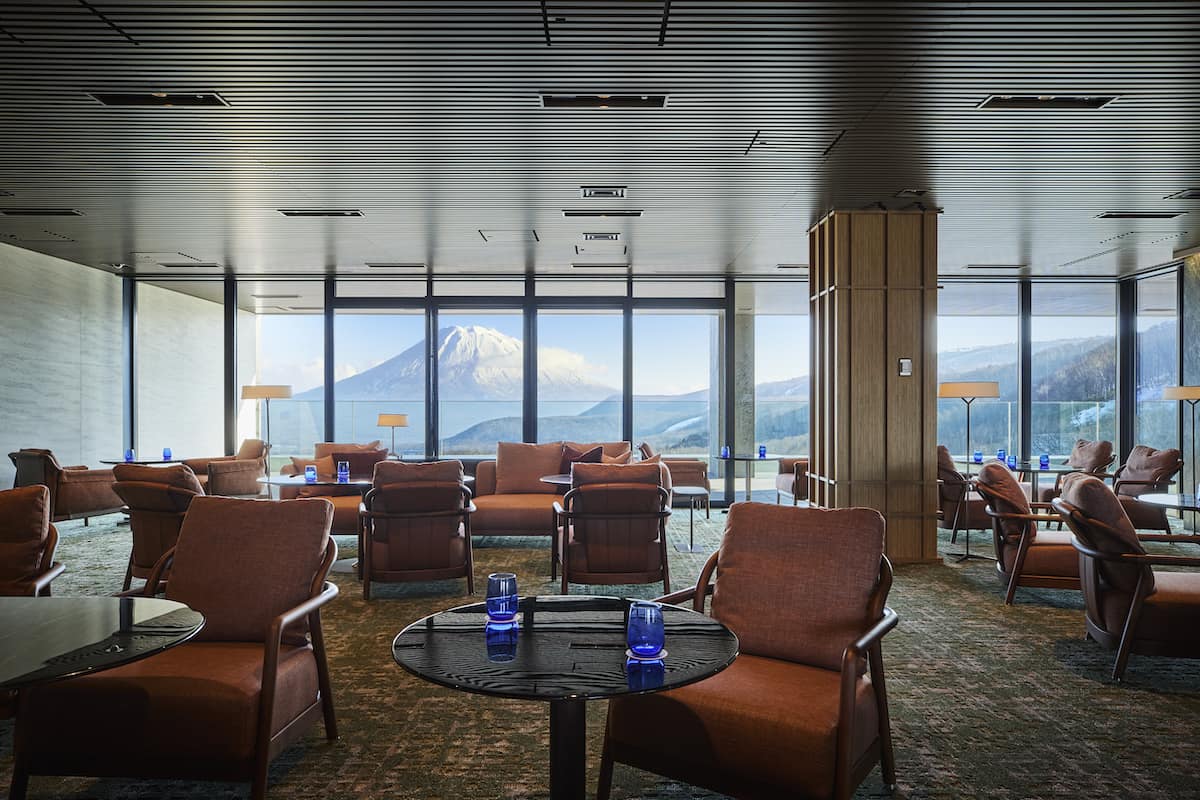 北海道ニセコ・花園にオープンした「シャレーアイビーワイス」雲海ラウンジ