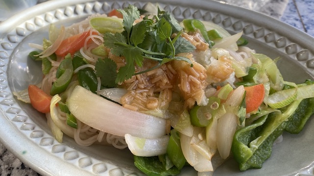 北海道　大滝区　ニセコ方面に行く途中　きのこ王国　お土産コーナー　なめ茸　アレンジレシピ　野菜ビーフン　なめ茸トッピング