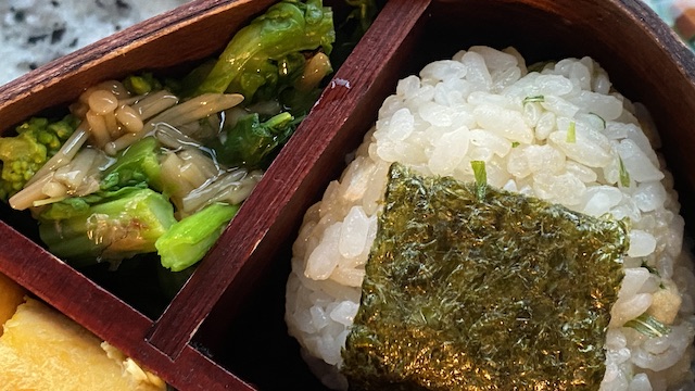 北海道　大滝区　ニセコ方面に行く途中　きのこ王国　お土産コーナー　なめ茸　アレンジレシピ 茹で菜の花になめ茸