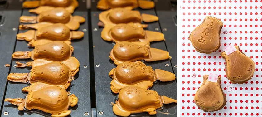 静岡県熱海市・「熱海プリンファクトリー」湯あがりかばさん焼き 焼いているところ　裏側