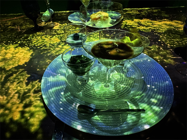 イマーシブダイニングFANTASIA 夢　前菜「生命の森」