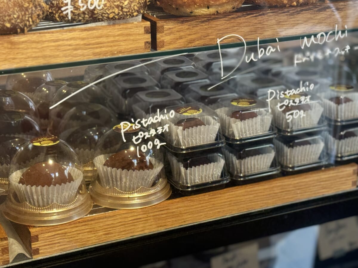 OKUDO CAFE ドバイもちクッキー陳列の様子