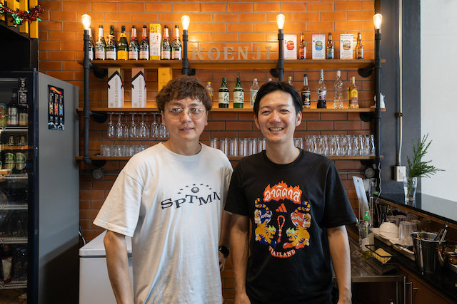Koenji Guest House & Bar Chiang Maiを監修する二人の日本人（左：浅野さん / 右：三谷さん）