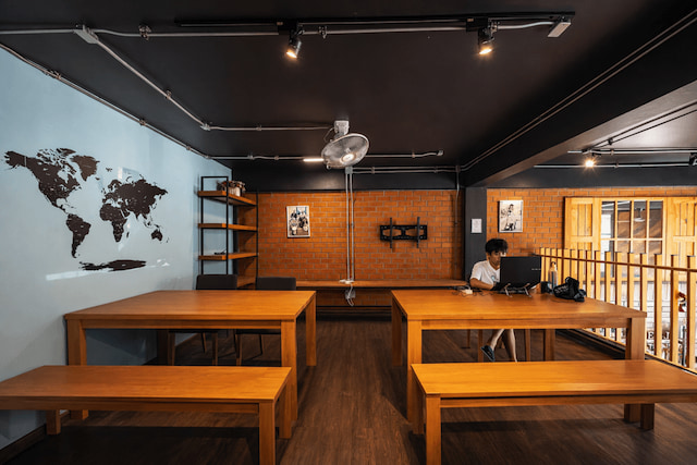 Koenji Guest House & Bar Chiang Mai2階のコワーキングスペース