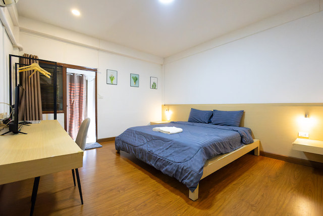 Koenji Guest House & Bar Chiang Maiのシャワールーム付き個室