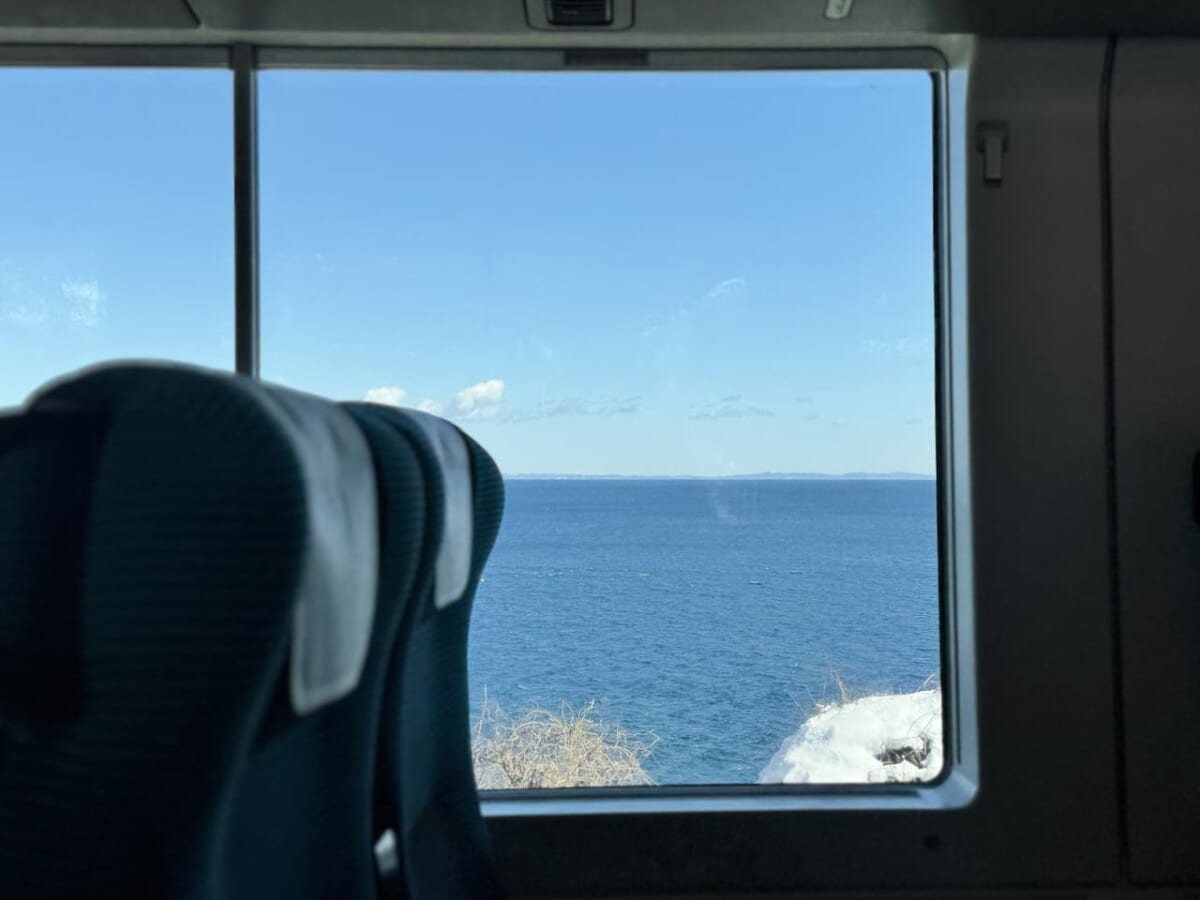 踊り子号、静岡方面に向かう車窓からの眺め～海～