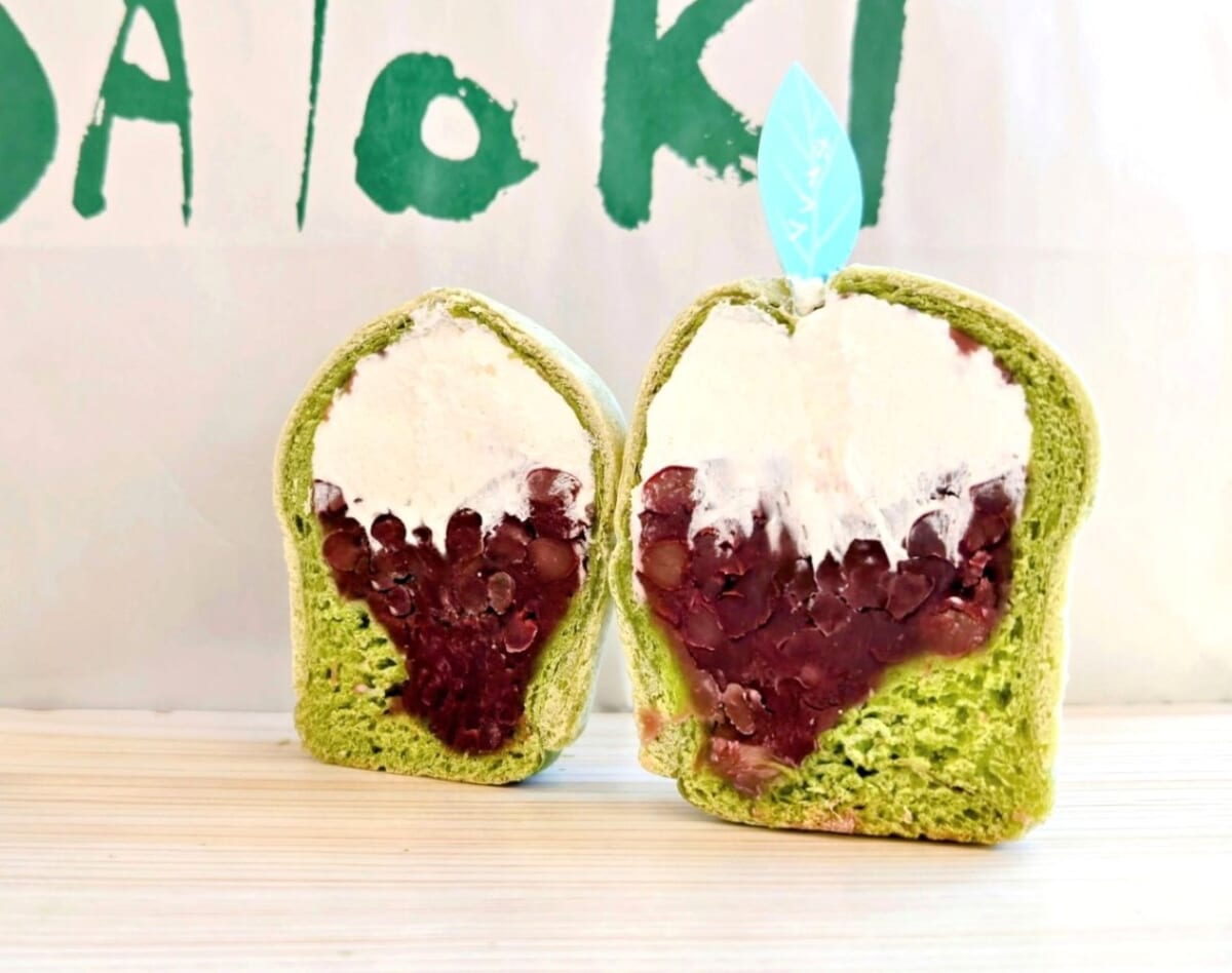 静岡県牧之原市・道の駅 そらっと牧之原「さとりベーカリー」お濃茶ふわふわクリームあんぱん