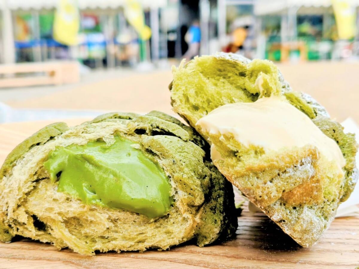 静岡県牧之原市・道の駅 そらっと牧之原「さとりベーカリー」お濃茶メロンパン、お濃茶カスタードメロンパン