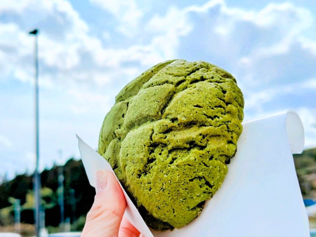 静岡県牧之原市・道の駅 そらっと牧之原「さとりベーカリー」お濃茶メロンパン 青空