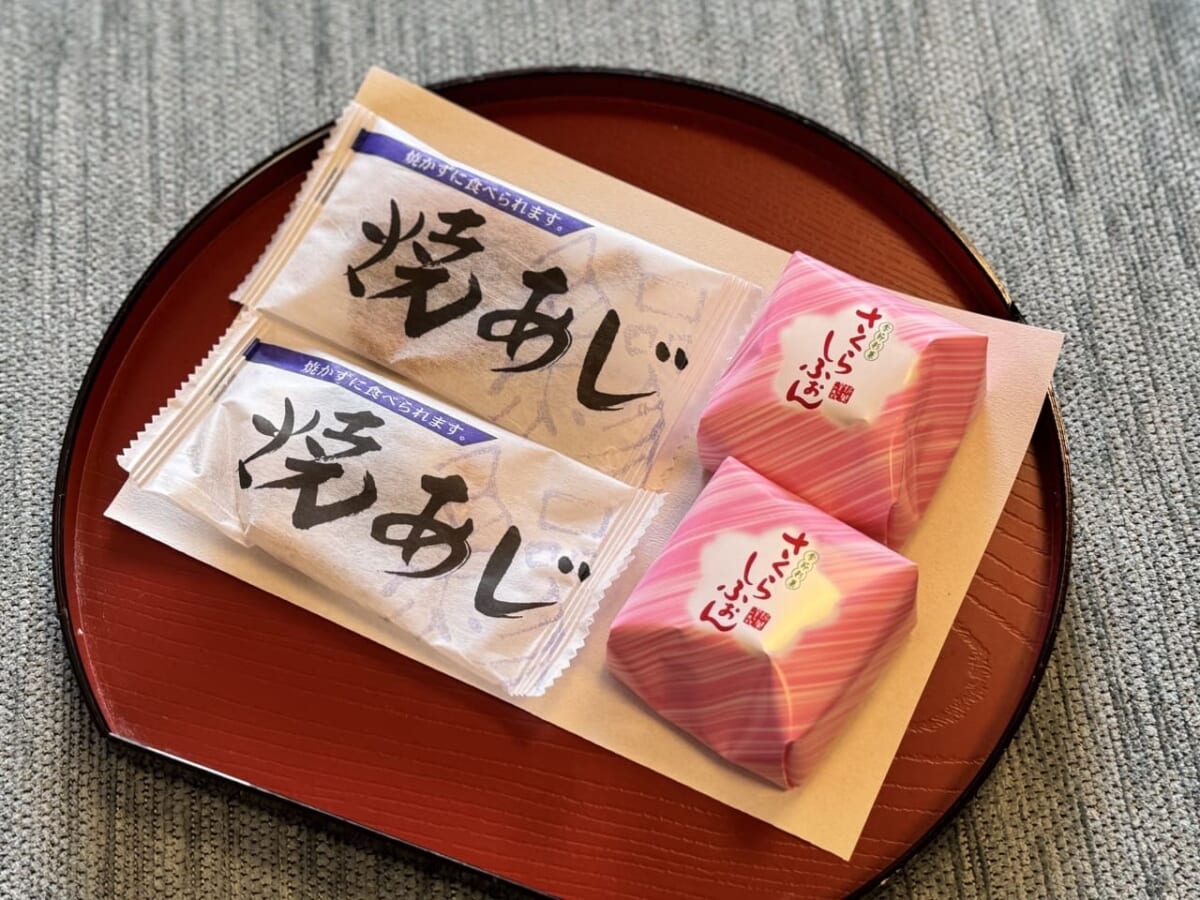 「赤沢温泉ホテル」客室茶菓子