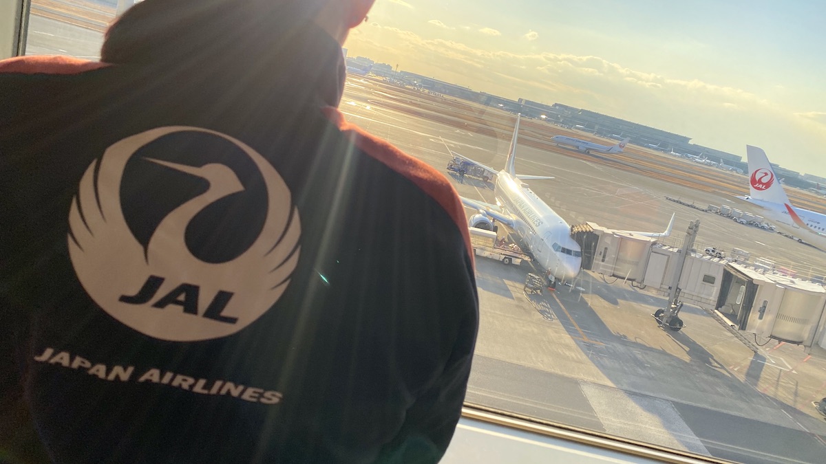 JAL グランドハンドリング　安藤さん3 バックスタイル