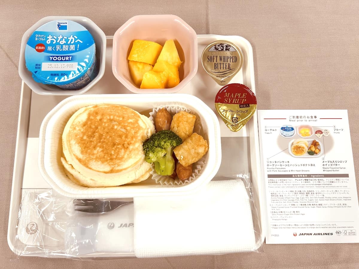 JAL 羽田-シドニー線のエコノミーの2食目 パンケーキの機内食 2
