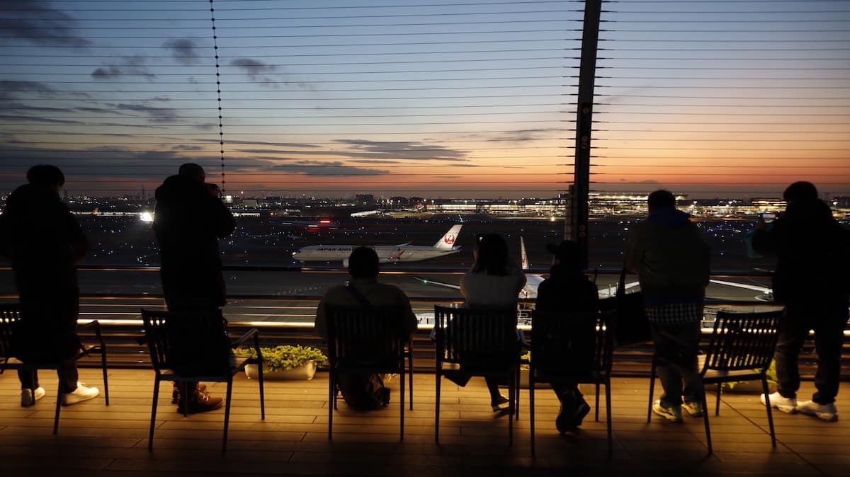 羽田空港　第1ターミナルの展望デッキ　夕暮れ