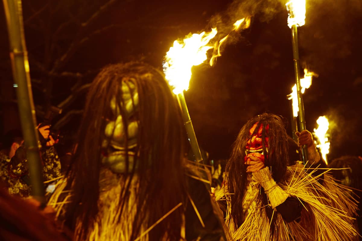 なまはげ　秋田県　男鹿市　柴灯まつり　松明　行列