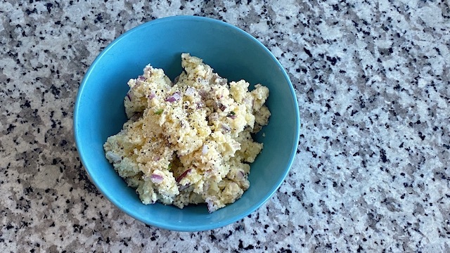 いぶりがっこポテトサラダ