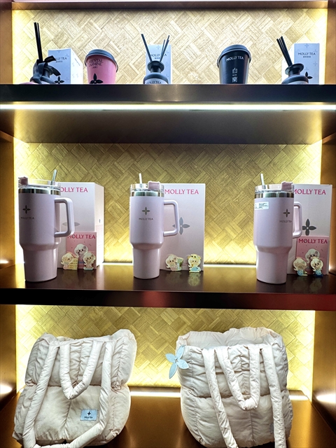 MOLLY TEA シンガポール　グッズ