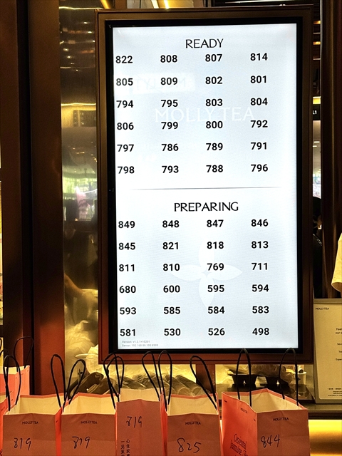 MOLLY TEA シンガポール　受け取り案内板