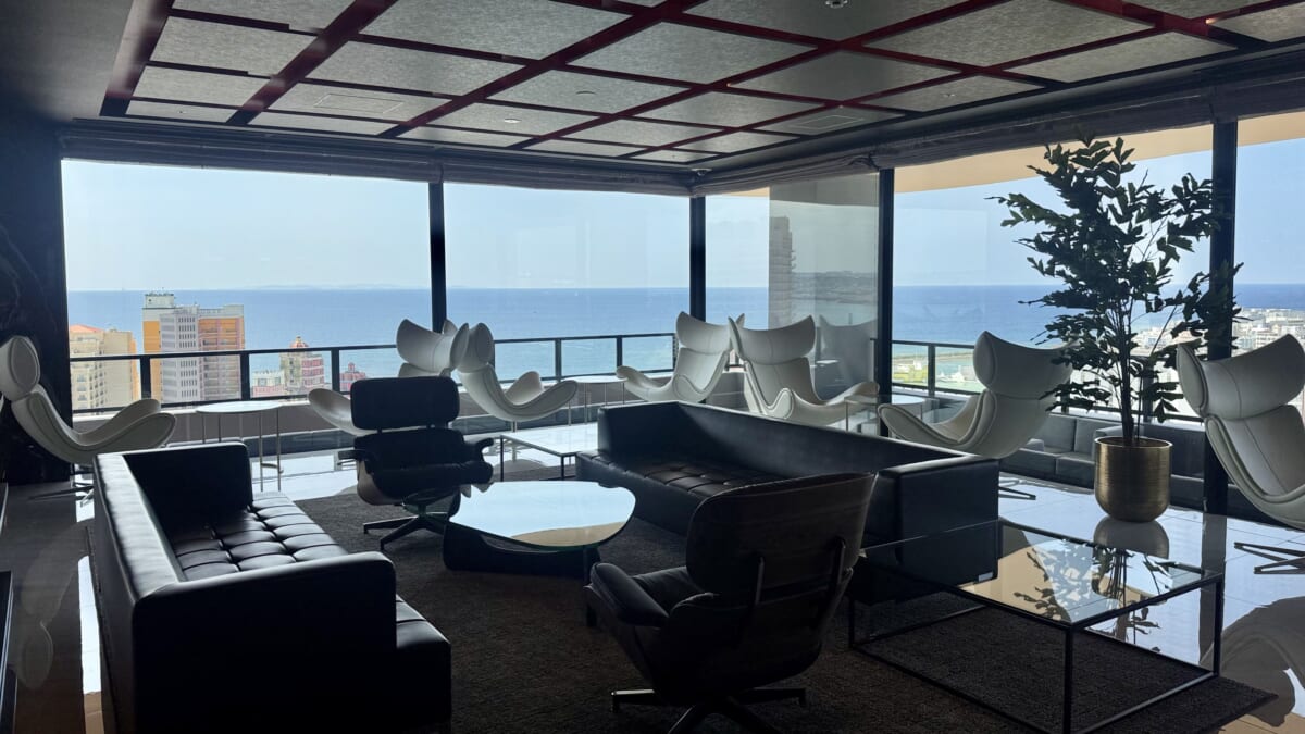 「リーガロイヤルリゾート沖縄 北谷」のロイヤルクラブラウンジ