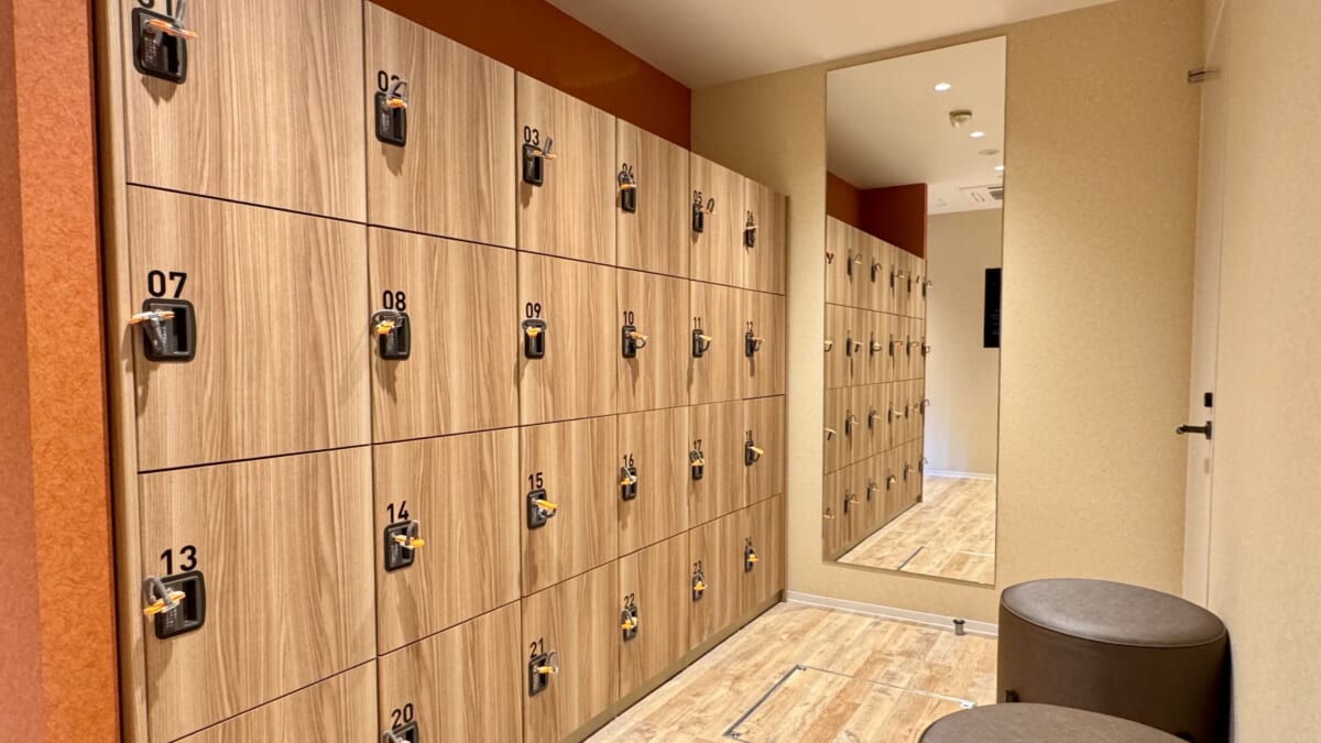 「リーガロイヤルリゾート沖縄 北谷」大浴場、女湯脱衣所