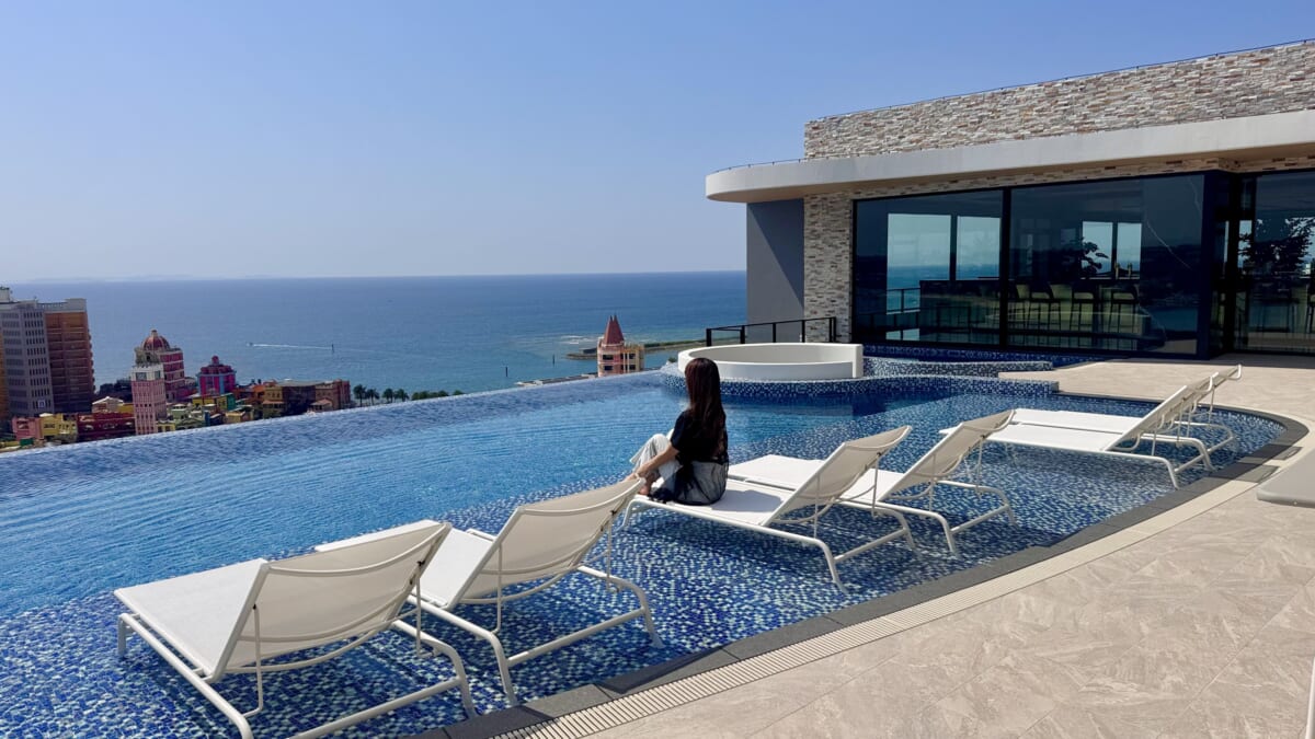 アメリカンビレッジを見渡すホテル！「リーガロイヤルリゾート沖縄 北谷」宿泊レビュー｜部屋・プール・ラウンジ