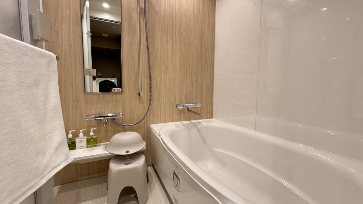 「リーガロイヤルリゾート沖縄 北谷」スイート「グランドコーナースイート」バスルーム