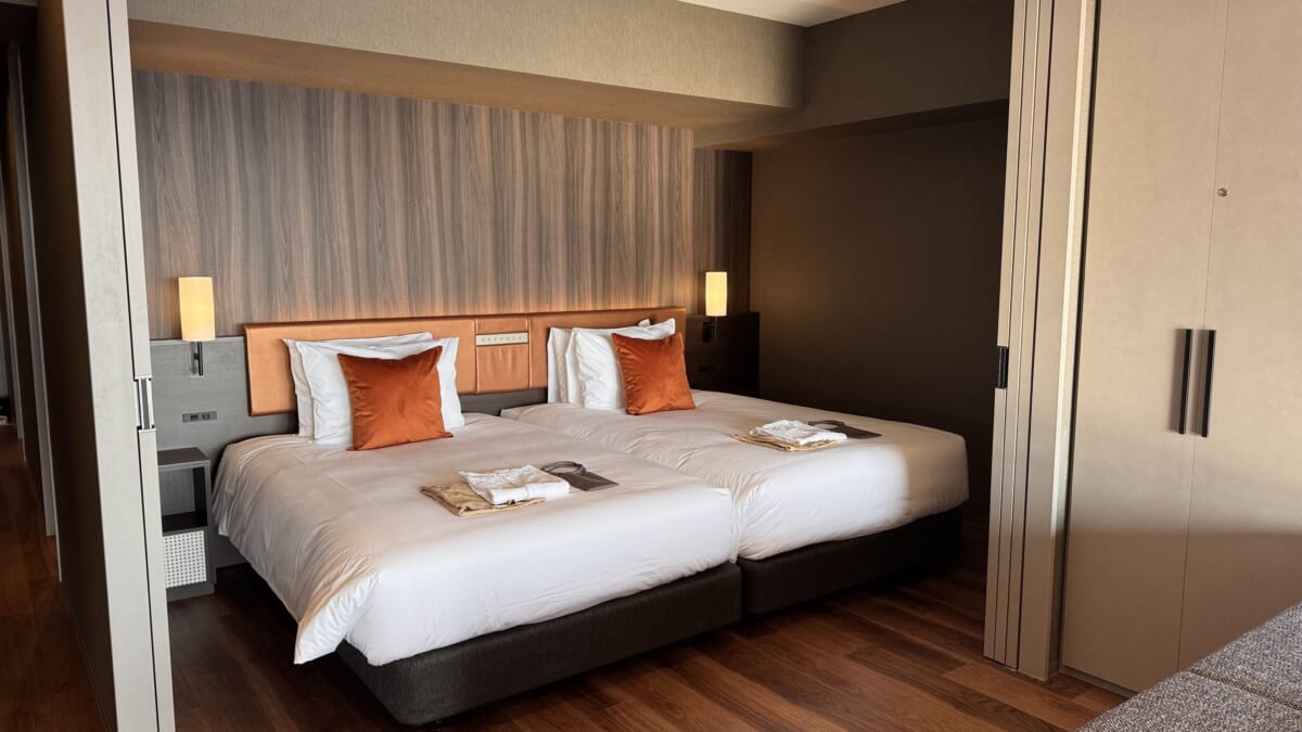 「リーガロイヤルリゾート沖縄 北谷」スイート「グランドコーナースイート」ベットルーム１