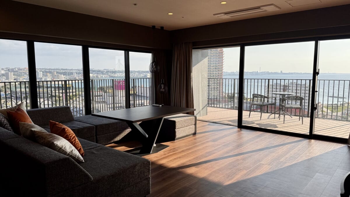 「リーガロイヤルリゾート沖縄 北谷」スイート「グランドコーナースイート」