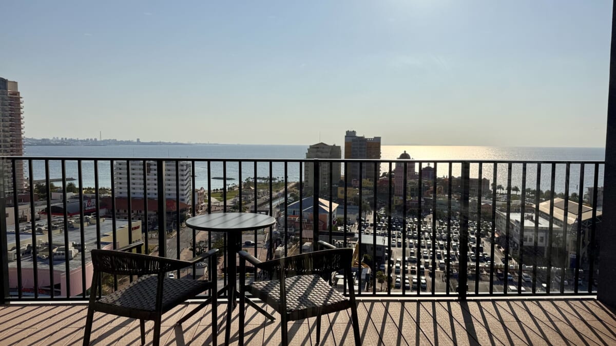 「リーガロイヤルリゾート沖縄 北谷」スイート「グランドコーナースイート」からの眺め