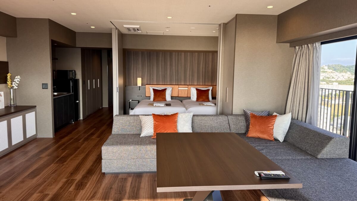 「リーガロイヤルリゾート沖縄 北谷」スイート「グランドコーナースイート」