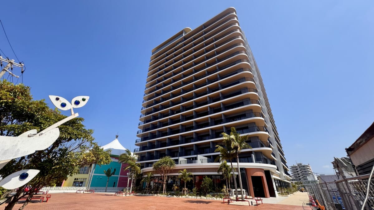 ホテル「リーガロイヤルリゾート沖縄 北谷」外観