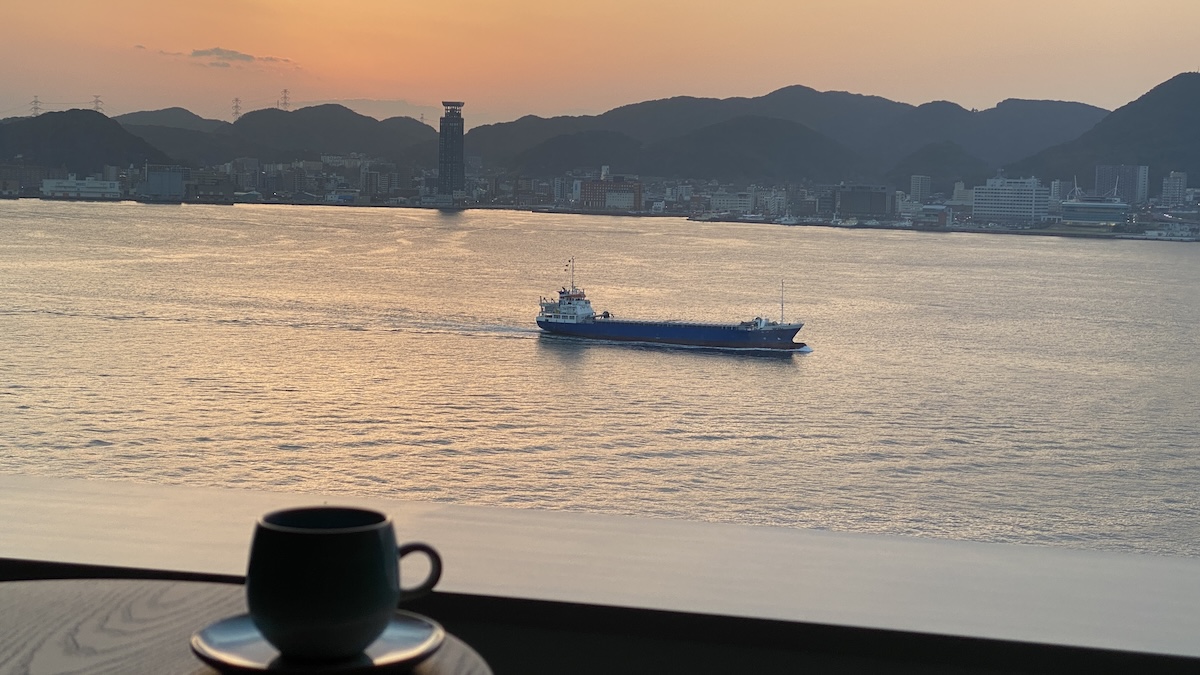 リゾナーレ下関　朝焼け　コーヒーカップ