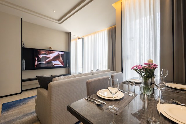 タイのサービスレジデンス型ホテルの客室リビング