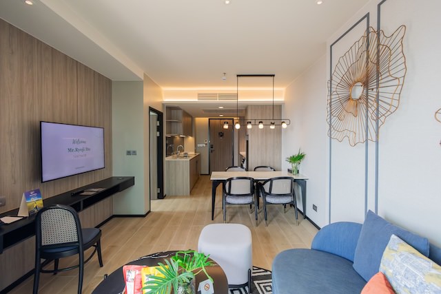 パタヤのサービスレジデンス型ホテル「サマセット パタヤ」客室のリビング1