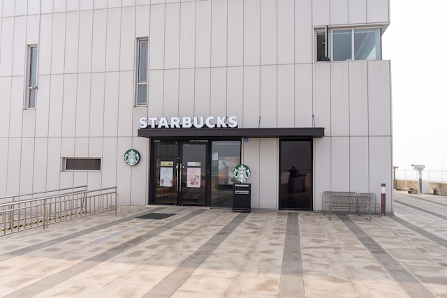 スタバ入口