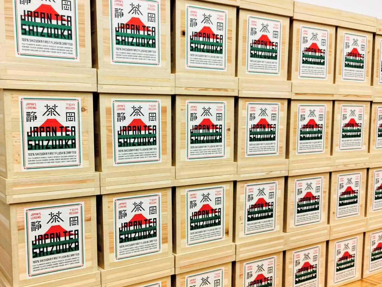 静岡県・「JAPAN TEA SHIZUOKA」公式ノベルティグッズ・ディスプレイ用の茶箱(「静岡茶ブランディングプロジェクト国内発表会」にて)