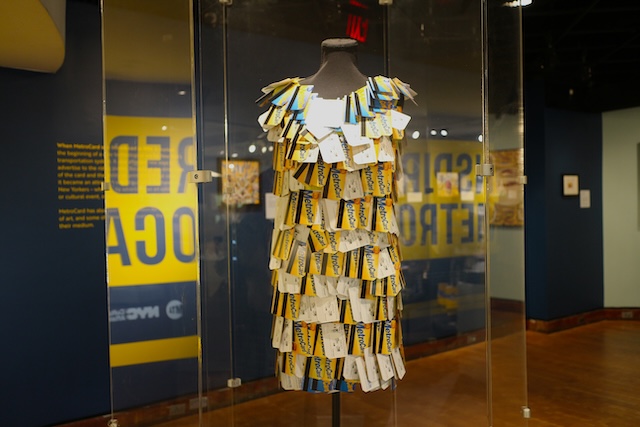NY メトロカード アート グランド・セントラル 無料　展覧会　ニューヨーク　ドレス