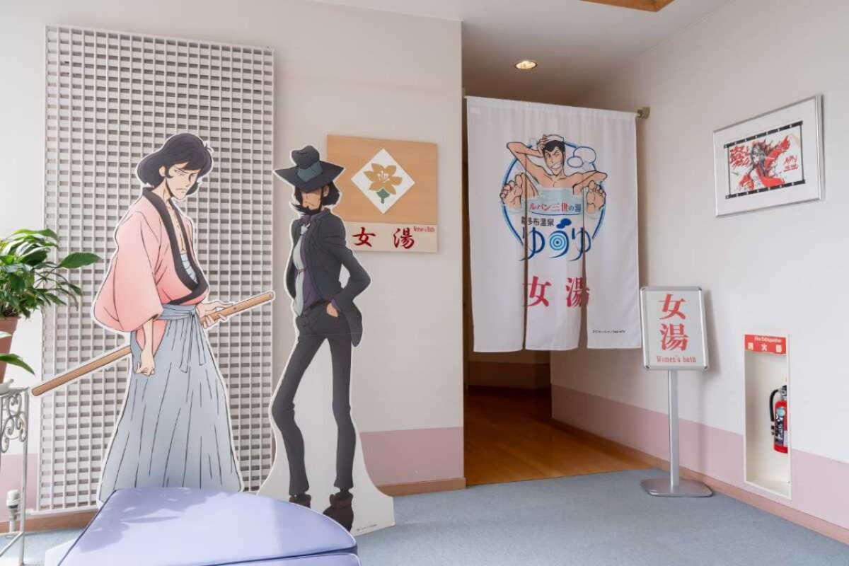 日帰り温泉施設とアニメがコラボ！「ルパン三世の湯 霧多布温泉ゆうゆ」浴室イラストから名曲BGM・限定グッズも｜北海道