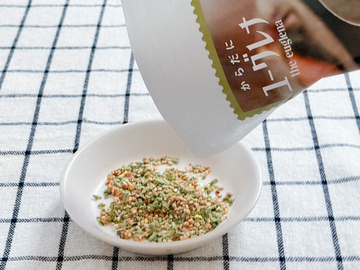 お皿に盛られた「ふりかけない理由がないふりかけ」